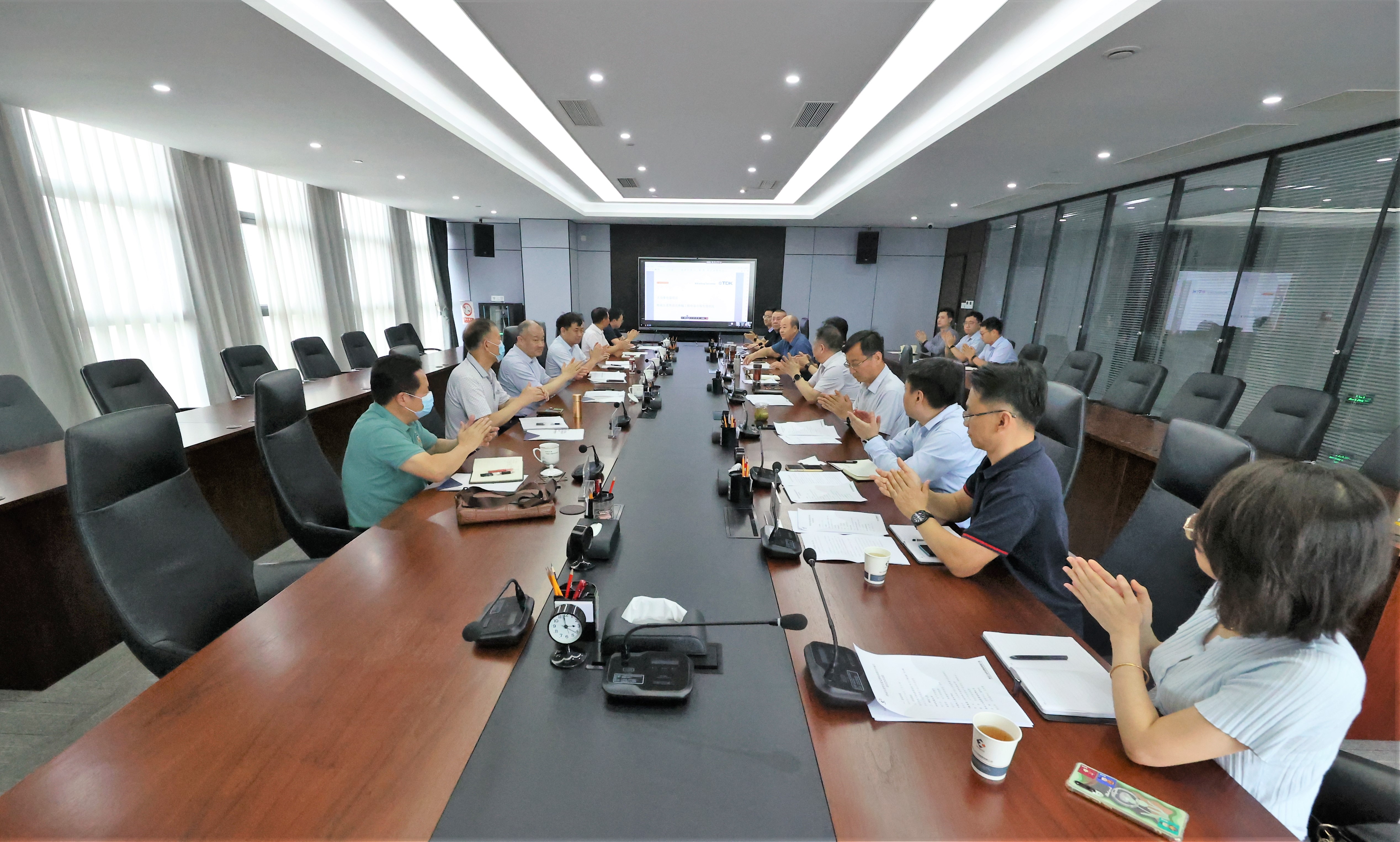 南宫娱乐集团召开工业相助项目专题钻研会